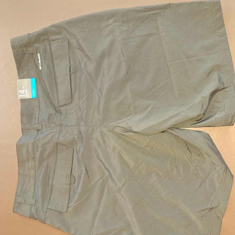 Columbia womens size 14 gray shorts